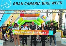 Imagen de la salida de la etapa de la Gran Canaria Bike Week de ayer.