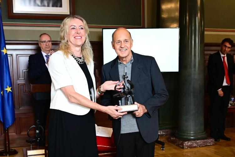 Reconocimientos para Emilio Cuevas, Dolores Corbella y Pepe Dámaso en el 45 aniversario de la Constitución