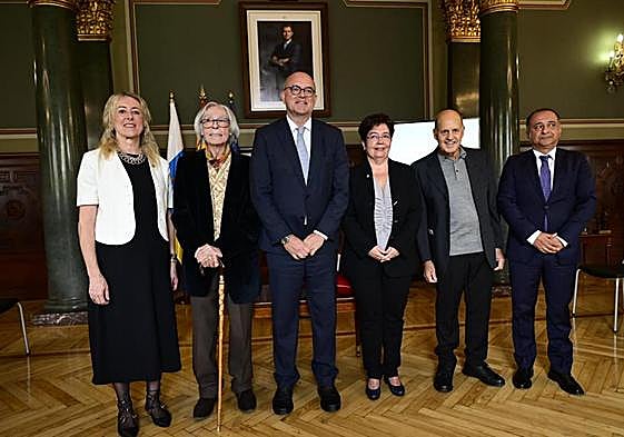 Reconocimientos para Emilio Cuevas, Dolores Corbella y Pepe Dámaso en el 45 aniversario de la Constitución