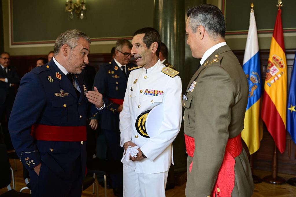 Reconocimientos para Emilio Cuevas, Dolores Corbella y Pepe Dámaso en el 45 aniversario de la Constitución