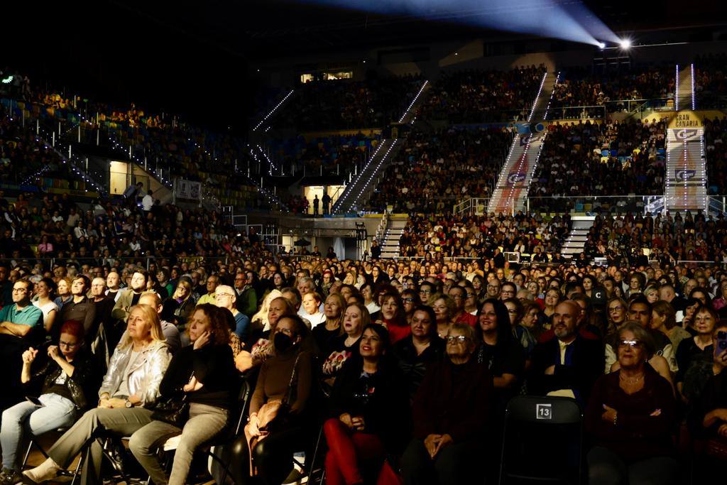 El público grancanario y su &#039;gran noche&#039; con Raphael, en imágenes
