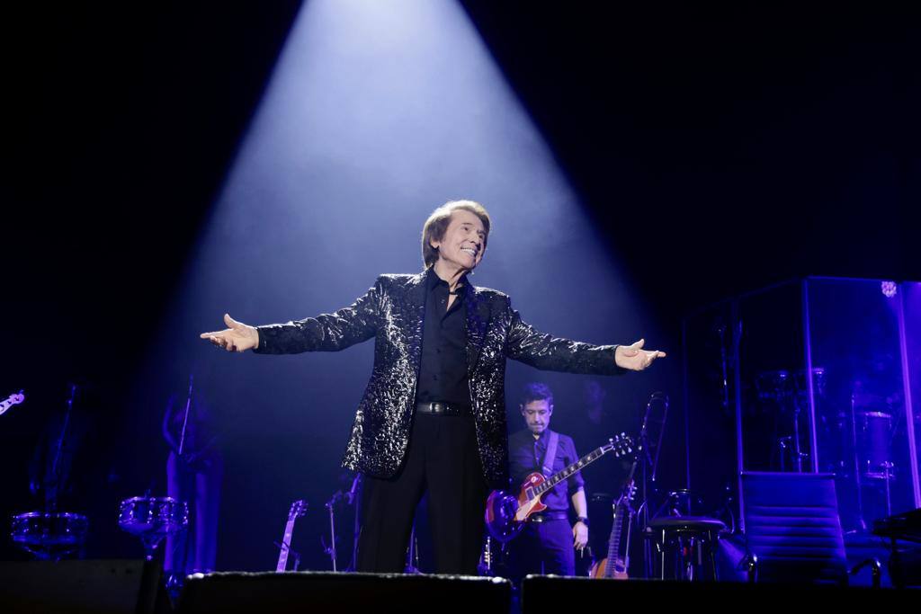 El público grancanario y su &#039;gran noche&#039; con Raphael, en imágenes