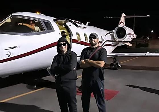 Quevedo junto al luchador grancanario Juan Espino.