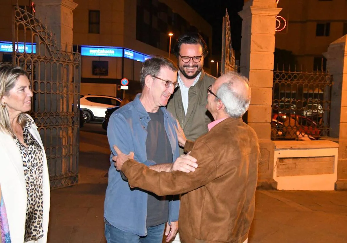 Imagen principal - Núñez Feijóo, en Telde junto a Sergio Ramos