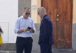 Luis Helguera, director deportivo de la UD, y Miguel Ángel Ramírez, presidente del club.
