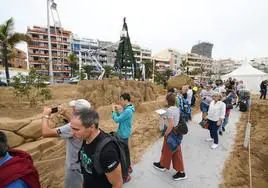 Imagen de la jornada inaugural de la muestra escultórica de la playa capitalina.