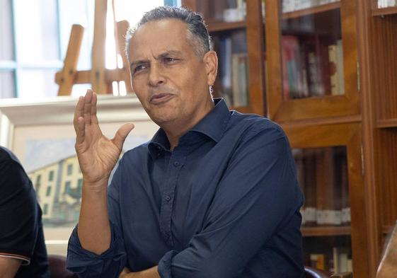 El escritor grancanario Santiago Gil.