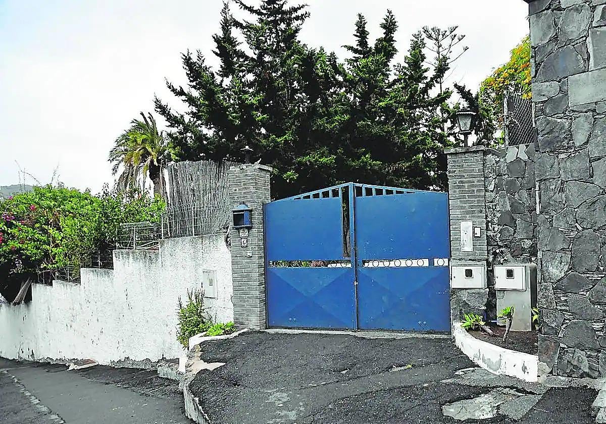 Puerta de acceso al centro de menores inmigrantes en Tafira.