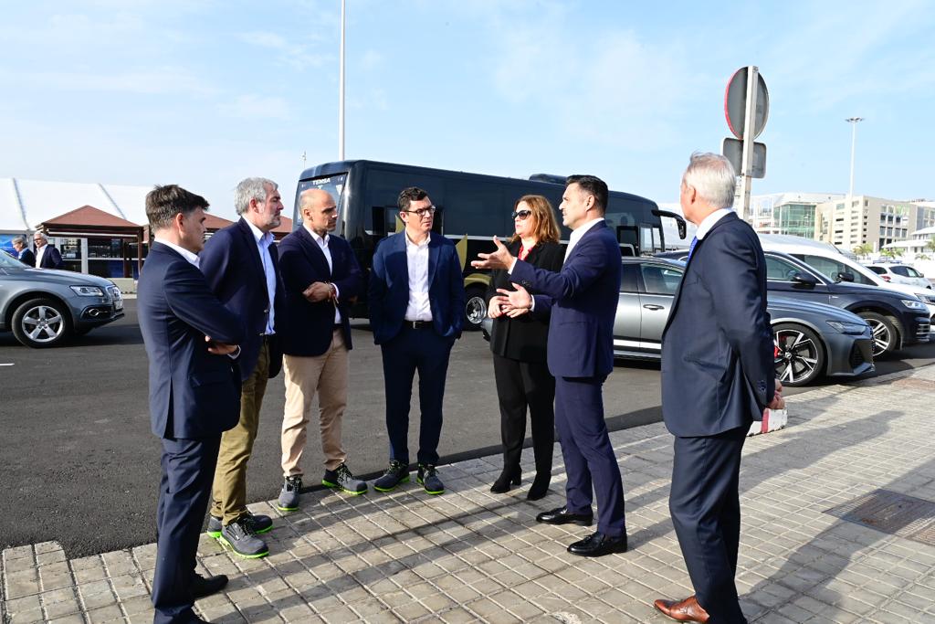 La visita de Clavijo al puerto de La Luz, en imágenes