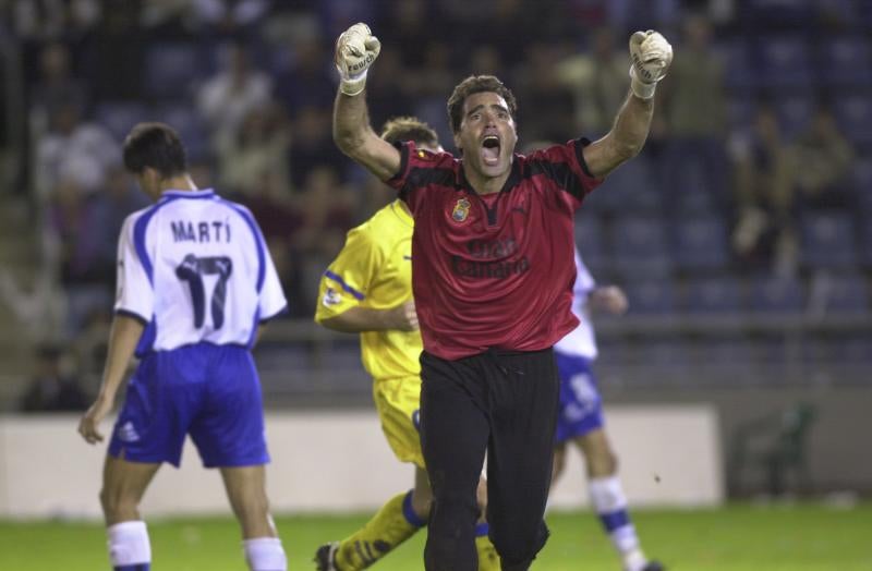 Imagen de archivo de Nacho González celebrando su icónico gol en el Heliodoro en 2001.