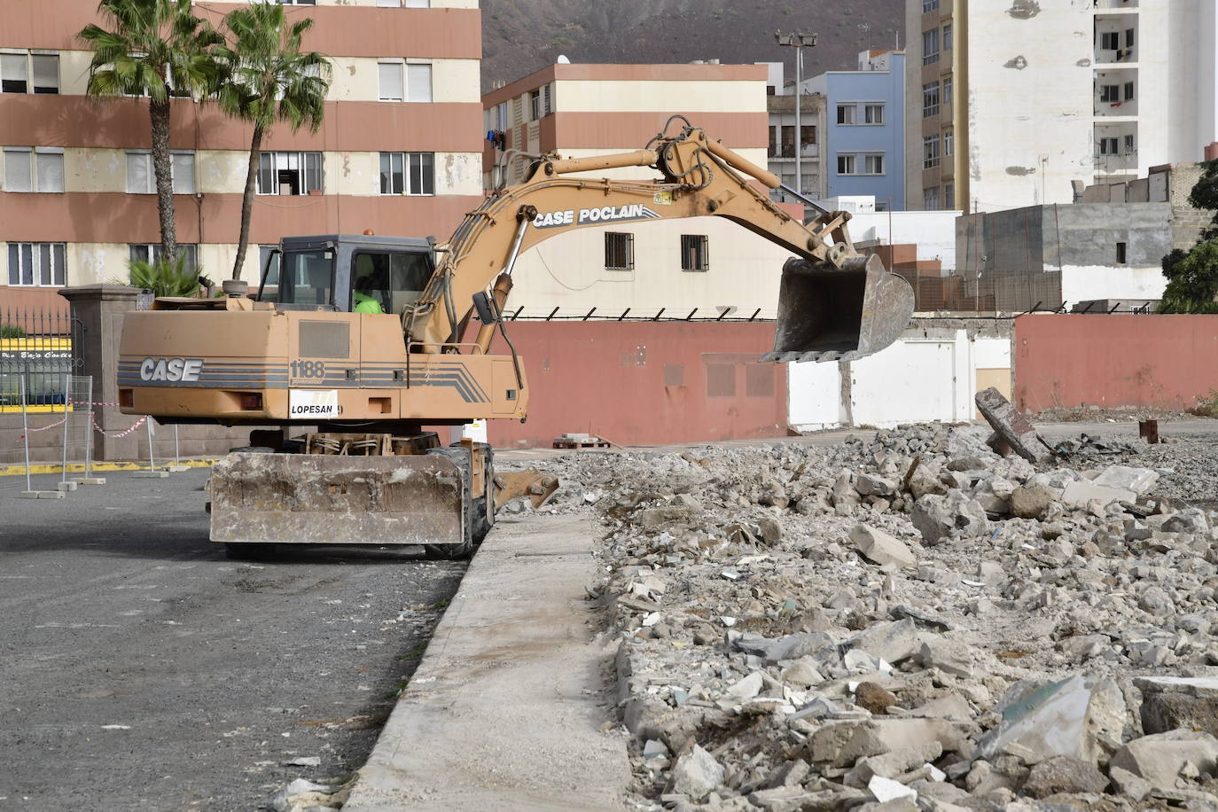 La excavadora durante los trabajos.