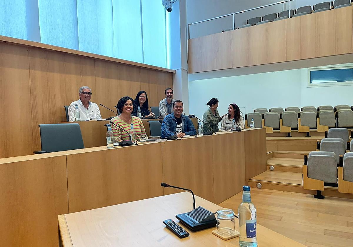 Momentos previos al encuentro del Consejo Escolar de Tías.