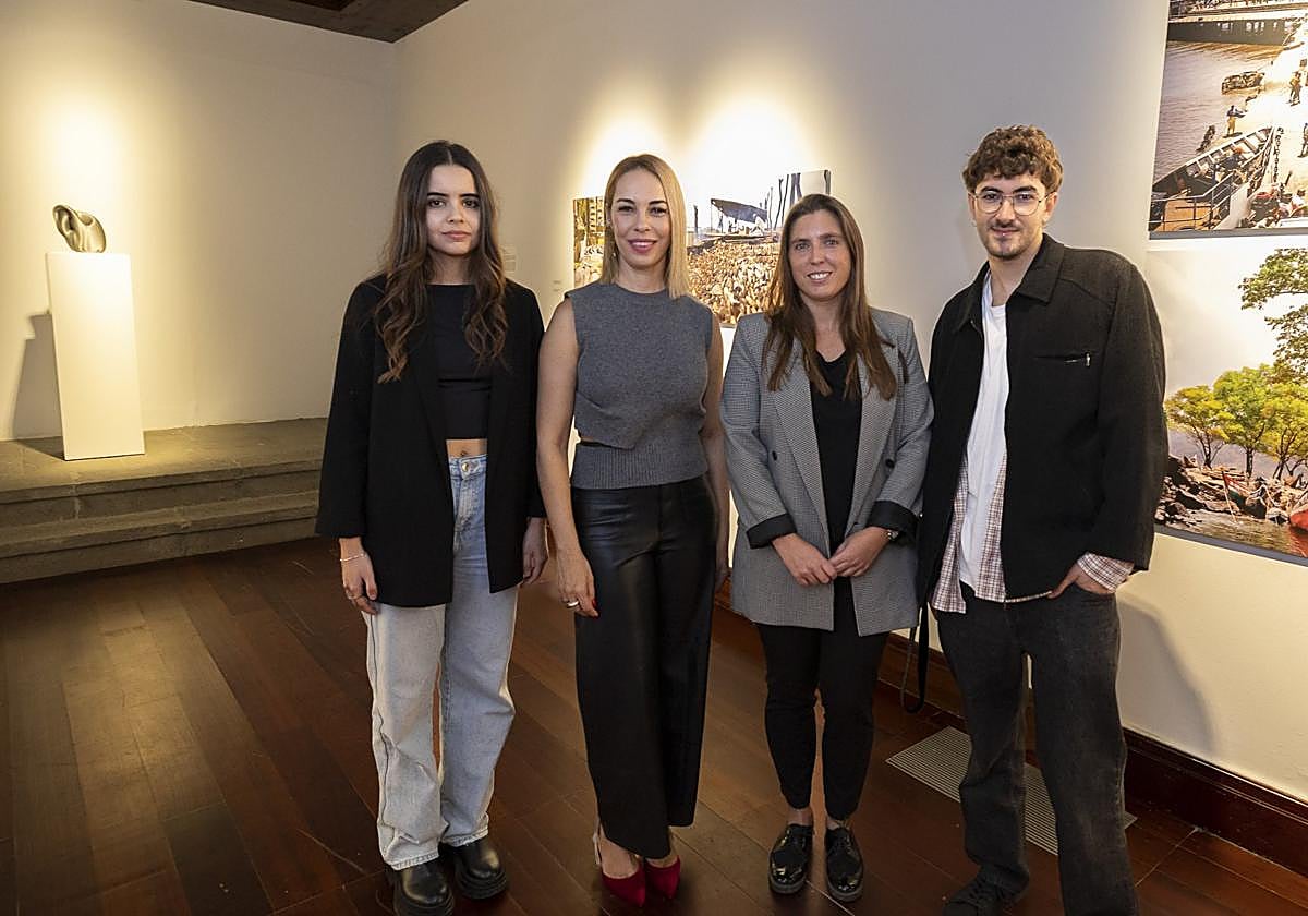 De izquierda a derecha, Patricia Reyes, la consejera de Cultura, Guacimara Medina, Belén B. Massieu y Nacho Torres, durante la presentación de las tres muestras de 'Espacio CV'.