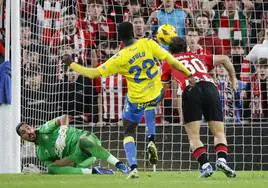 Unai Gómez mete de cabeza en el último minuto del partido.