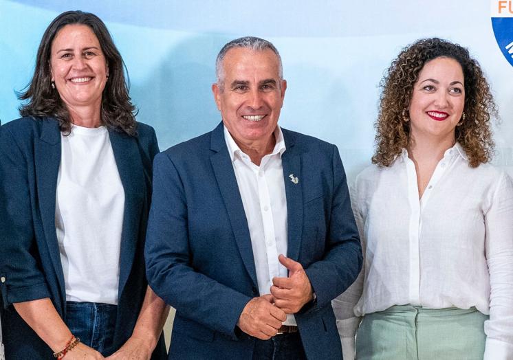 Los parlamentarios de CC: Natalia Evora, Mario Cabrera y Jana González.