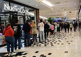 Los canarios llenan las administraciones de Lotería el día previo al Sorteo de Navidad