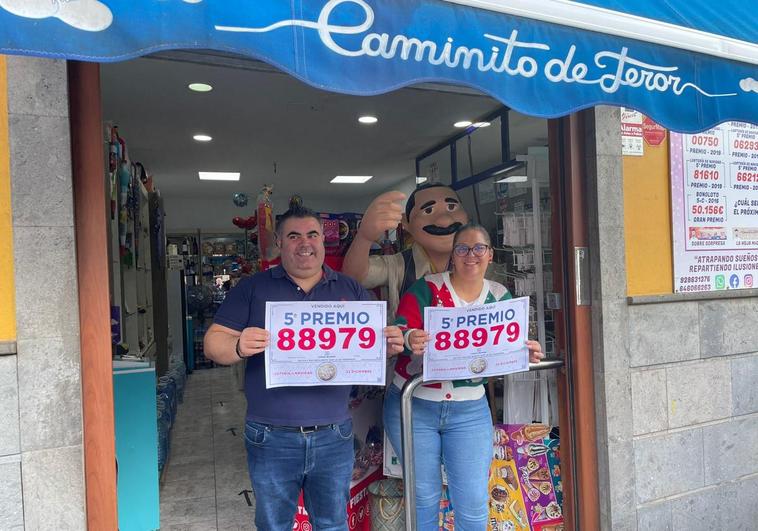 Ruymán Verona, propietario de Caminito de Teror, y su mujer Dunia.