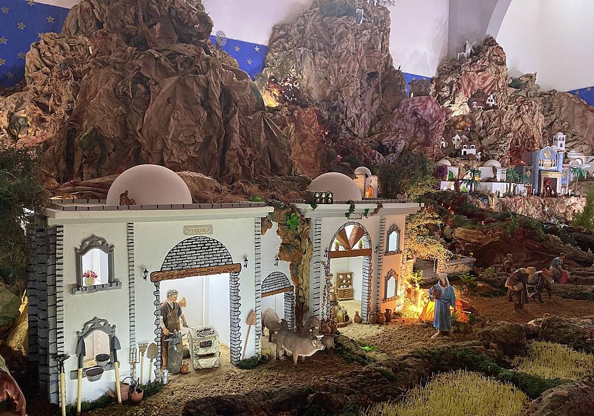 Imagen principal - ...Y el Niño Jesús ya llegó al belén más grande del sureste