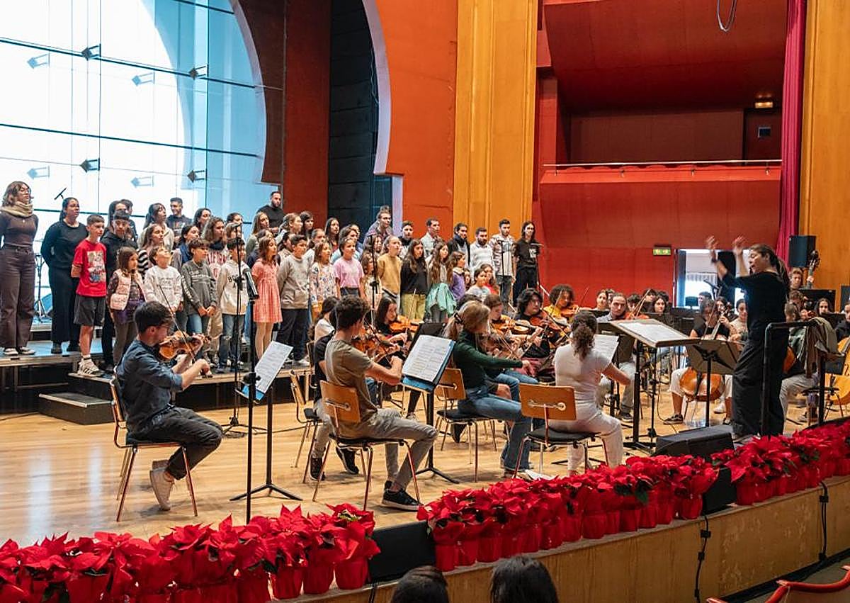 Imagen secundaria 1 - Villancicos y juguetes a beneficio de la Casa de Galicia en el Auditorio Alfredo Kraus