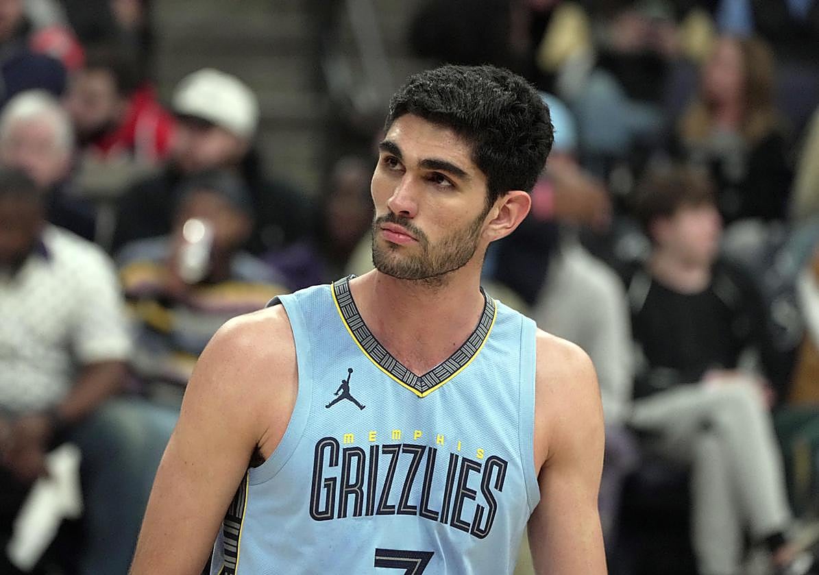 Imagen principal - Distintas instantáneas de Aldama en acción, durante los últimos encuentros que se saldaron con victoria para sus Memphis.