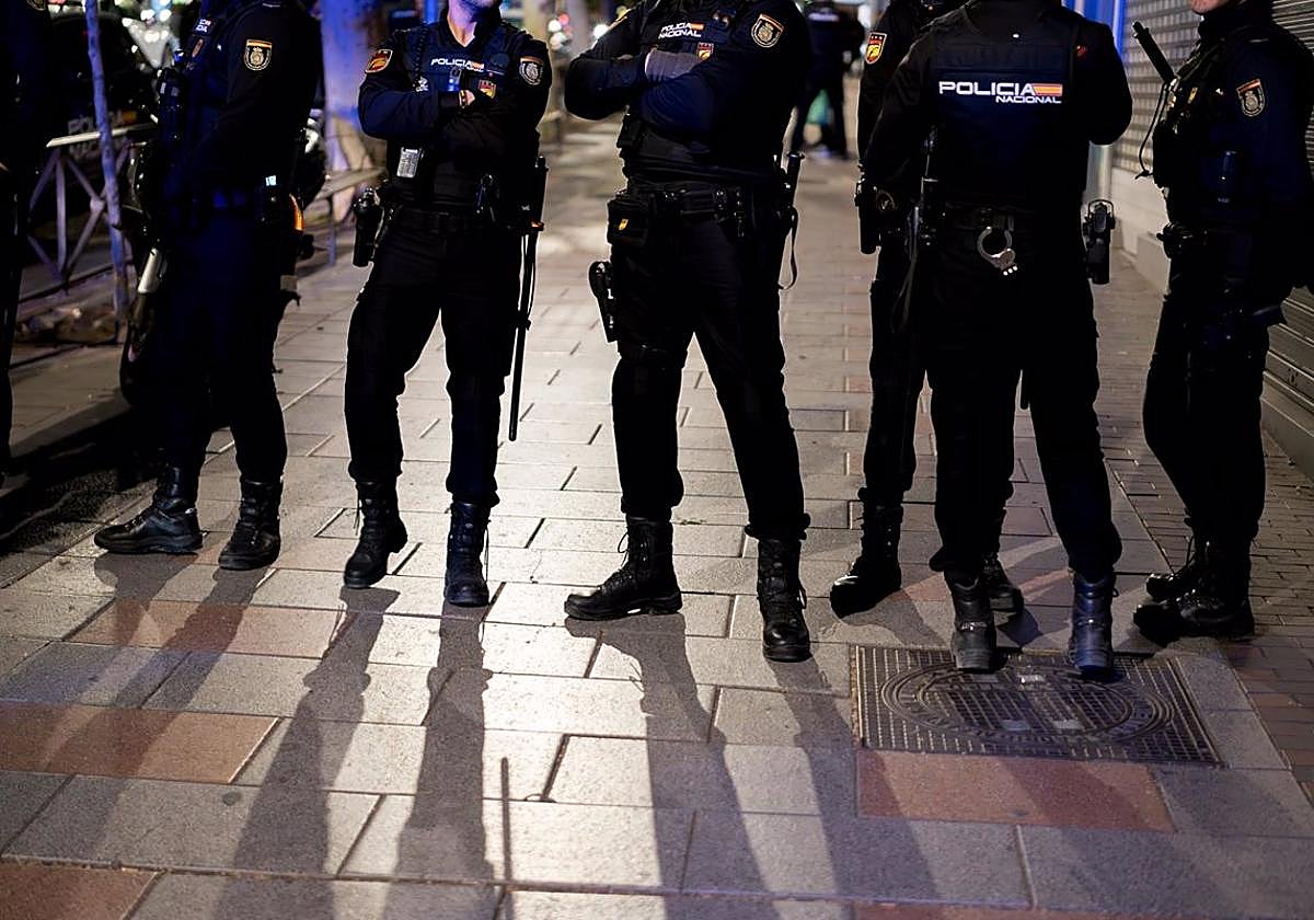 Imágenes de varios agencias de la Policía Nacional.