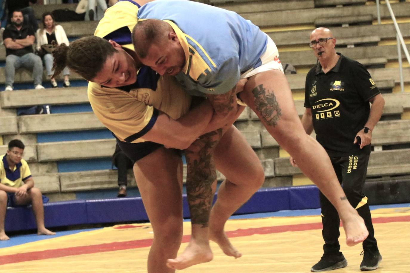 Espectacular acción de Abián Sánchez ante Landaeta.