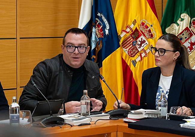 Adargoma Hernández, consejero de Aguas del Cabildo majorero, en el pleno ordinario de ete viernes.