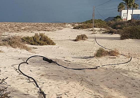 El cable de Telefónica cayó a la arena.