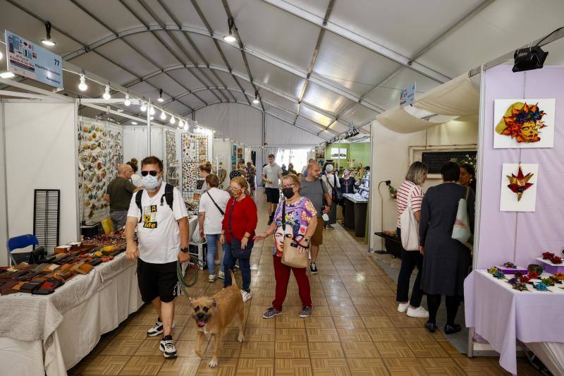 Fotos: 94 profesionales se dan cita en la Feria de Artesanía de San Telmo
