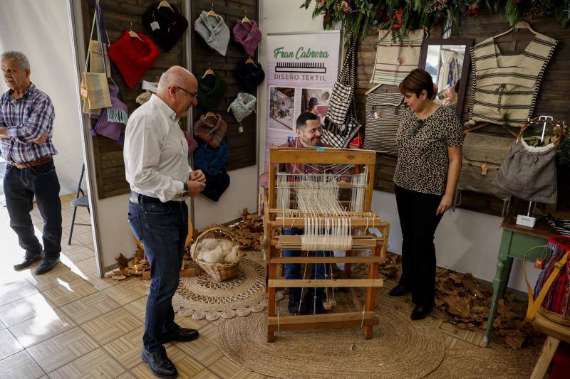 Fotos: 94 profesionales se dan cita en la Feria de Artesanía de San Telmo