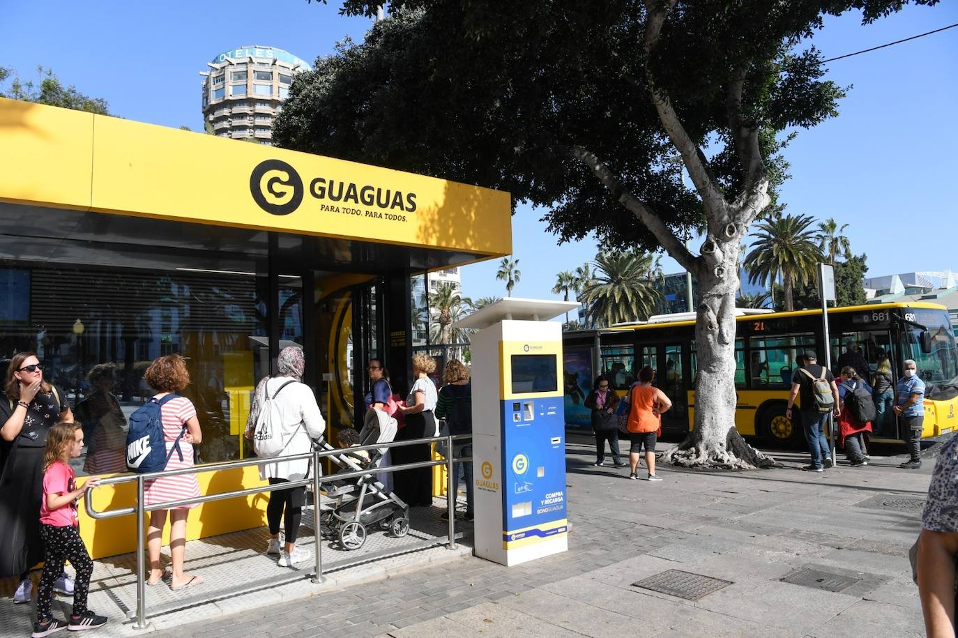 Fotos: Colas en la estación de Santa Catalina por la gratuidad de los bonos
