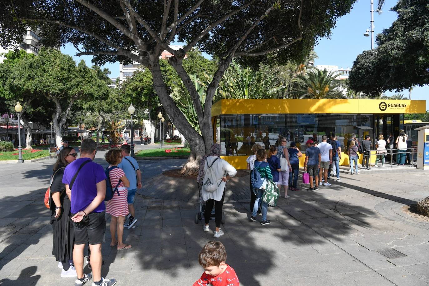 Fotos: Colas en la estación de Santa Catalina por la gratuidad de los bonos