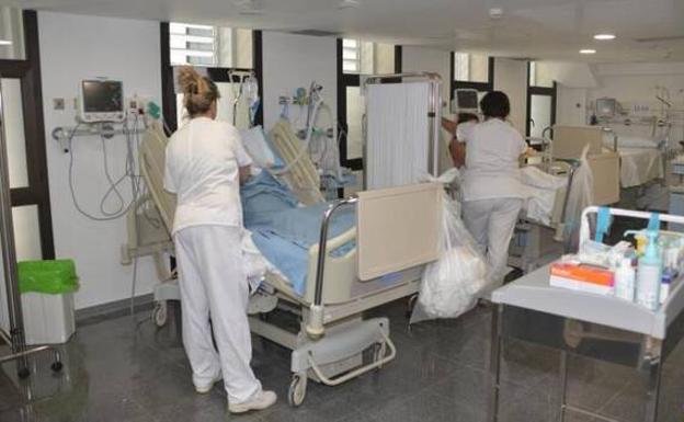 Los enfermeros denuncian déficit «crónico y estructural» de camas hospitalarias