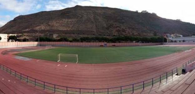 A licitación la instalación de la pista de atletismo en el polideportivo