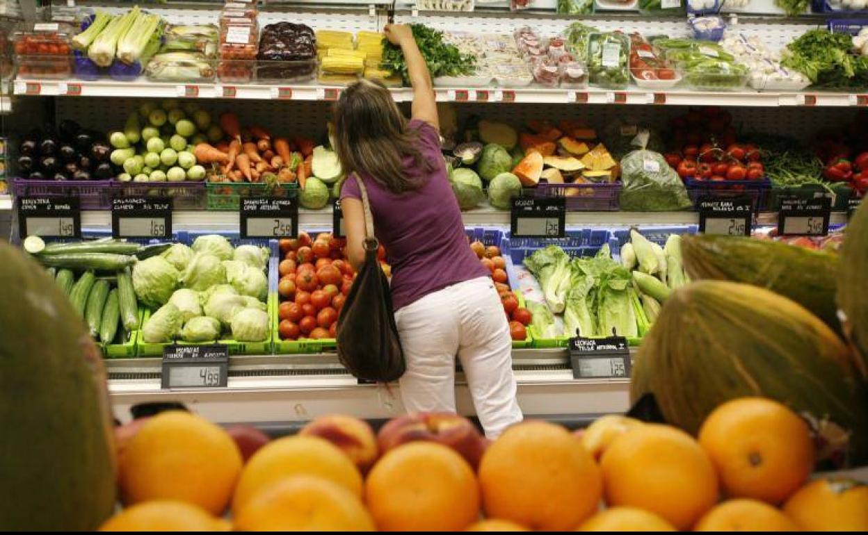Las grandes superficies rechazan que se «forren» con el alza de precios y piden a Rodríguez bajar la fiscalidad