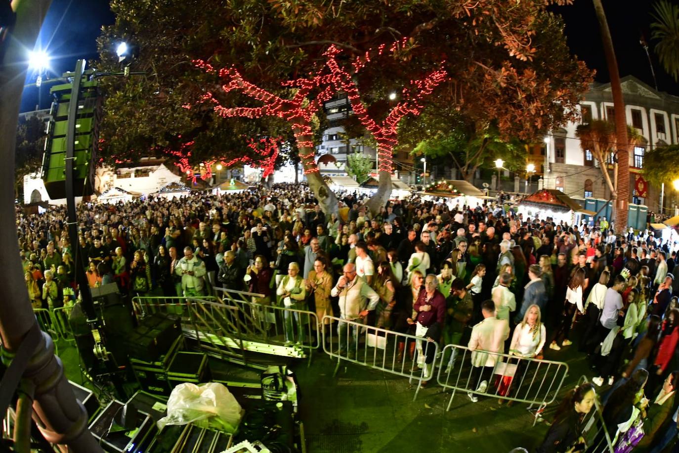 Fotos: Los mayores alargan la Noche de Reyes en la capital