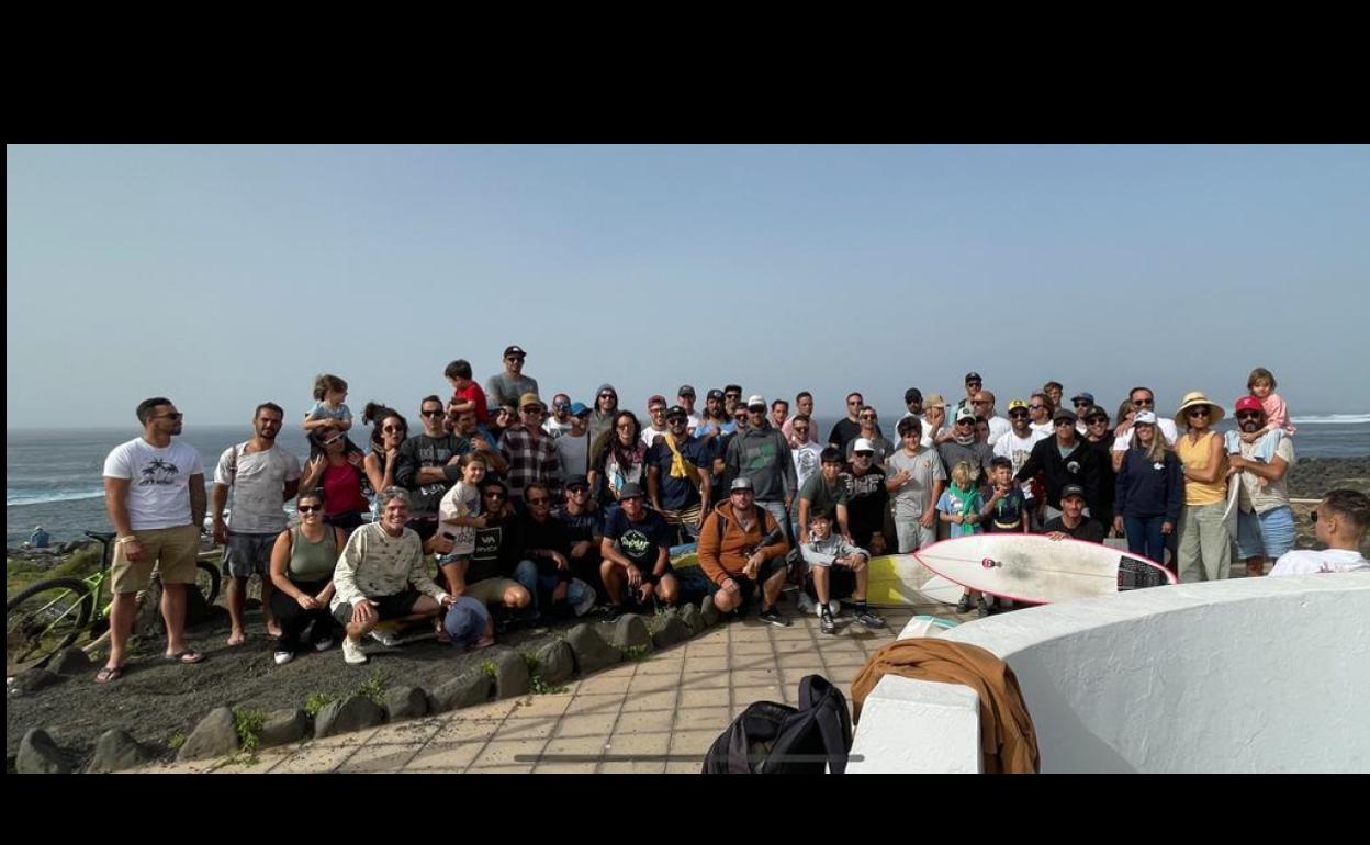 Contrarios en La Santa al emisario de salmuera. 