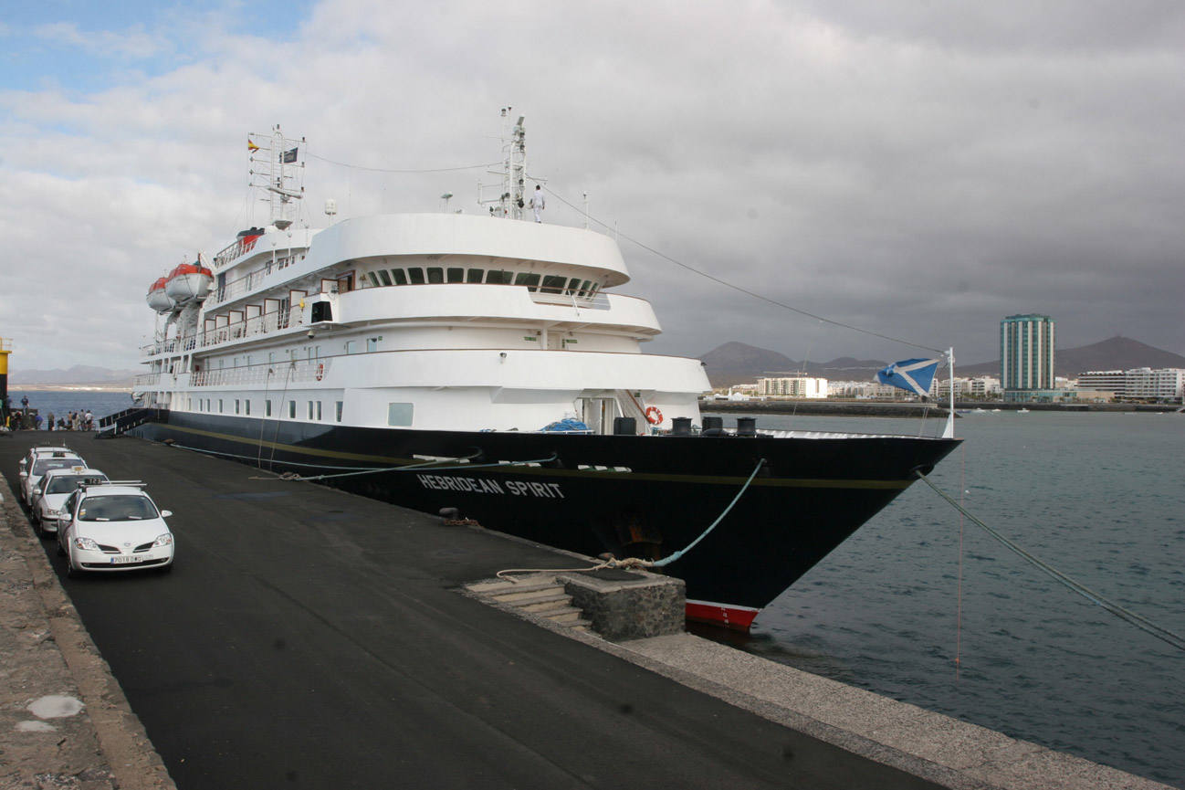 Imagen de archivo de un crucero de lujo en Arrecife, 
