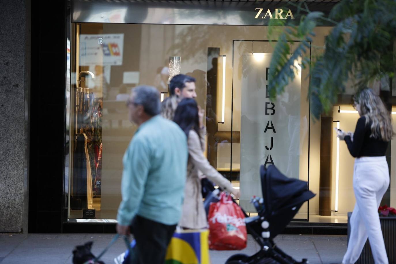 Imagen de la zona comercial de Mesa y López esta mañana. 