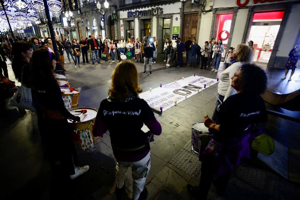 Fotos: Concentración de la Red Feminista de Gran Canaria en repulsa por el asesinato machista en Tenerife