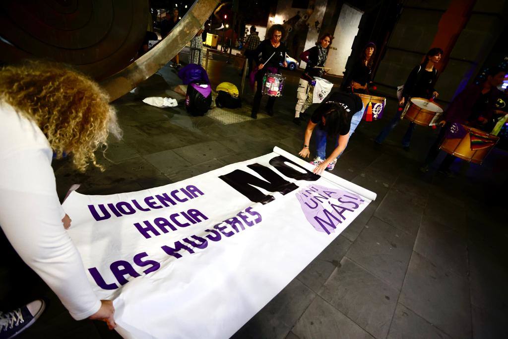 Fotos: Concentración de la Red Feminista de Gran Canaria en repulsa por el asesinato machista en Tenerife