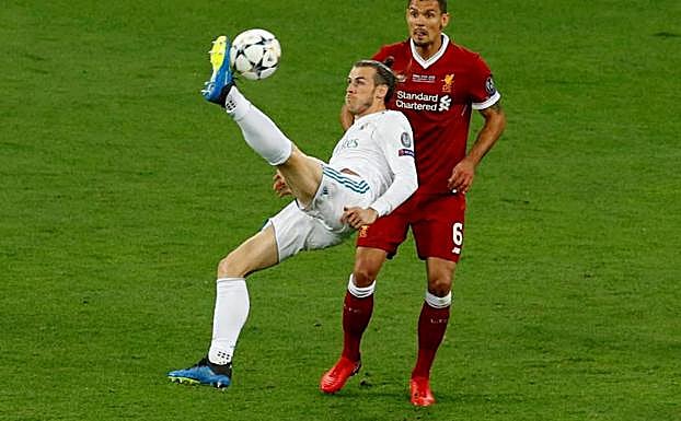 Gareth Bale ejecuta la inolvidable chilena de la final de la Champions 2018, en Kiev.