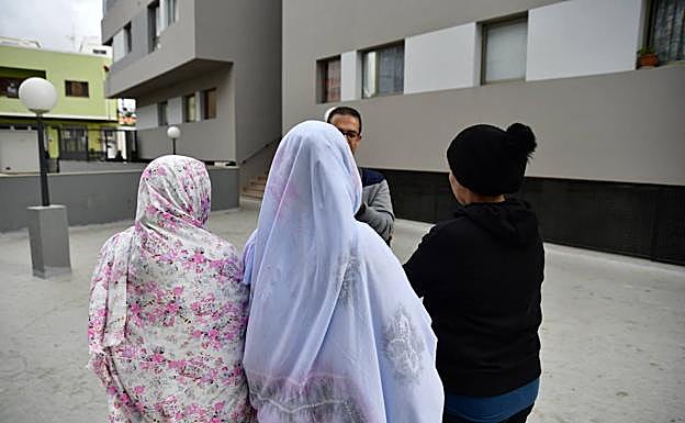 Algunas de las vecinas que desconfían de las intenciones de la empresa. 