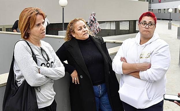 Gema Sánchez, Jéssica Hernández y Raysa Cabral, otras tres residentes en Las Brisas de Sardina. 