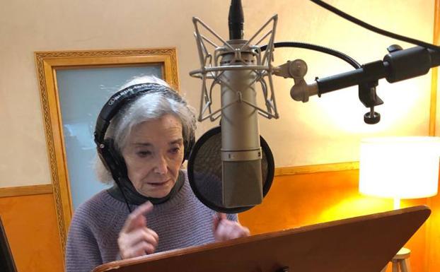 Núria Espert dándole voz al documental «Foca monje. La última gran colonia».