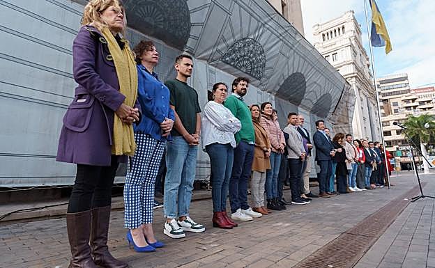Minuto de silencio en el Cabildo de Tenerife. 