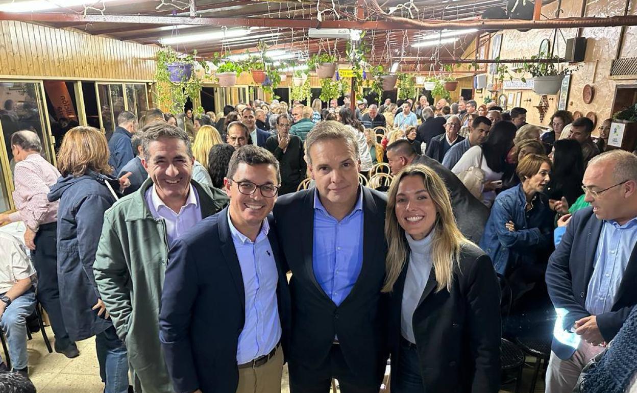 Marcos Marrero, junto a Francis Candil, Pablo Rodríguez y María Fernández, en Firgas. 