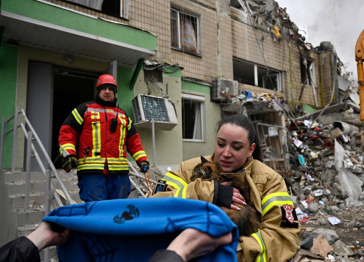 Fotos: El bombardeo de un edificio de viviendas en Dnipró crea una de las mayores masacres la guerra de Ucrania
