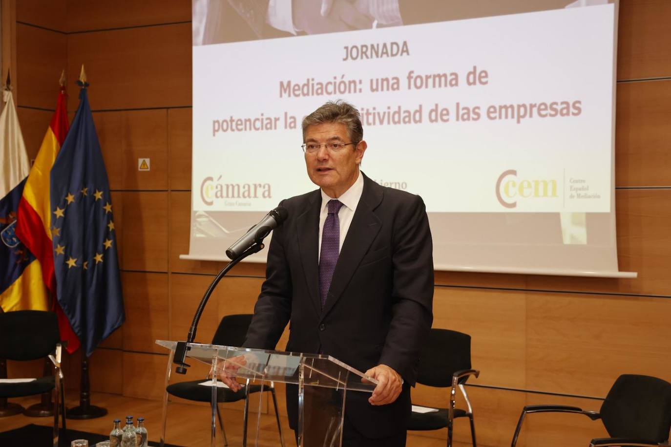 Fotos: Rafael Catalá, exministro de Justicia y presidente del Centro Español de Mediación, ofrece una charla para dar a conocer sus ventajas