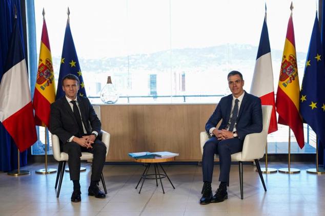 Sánchez y Macron se reúnen.